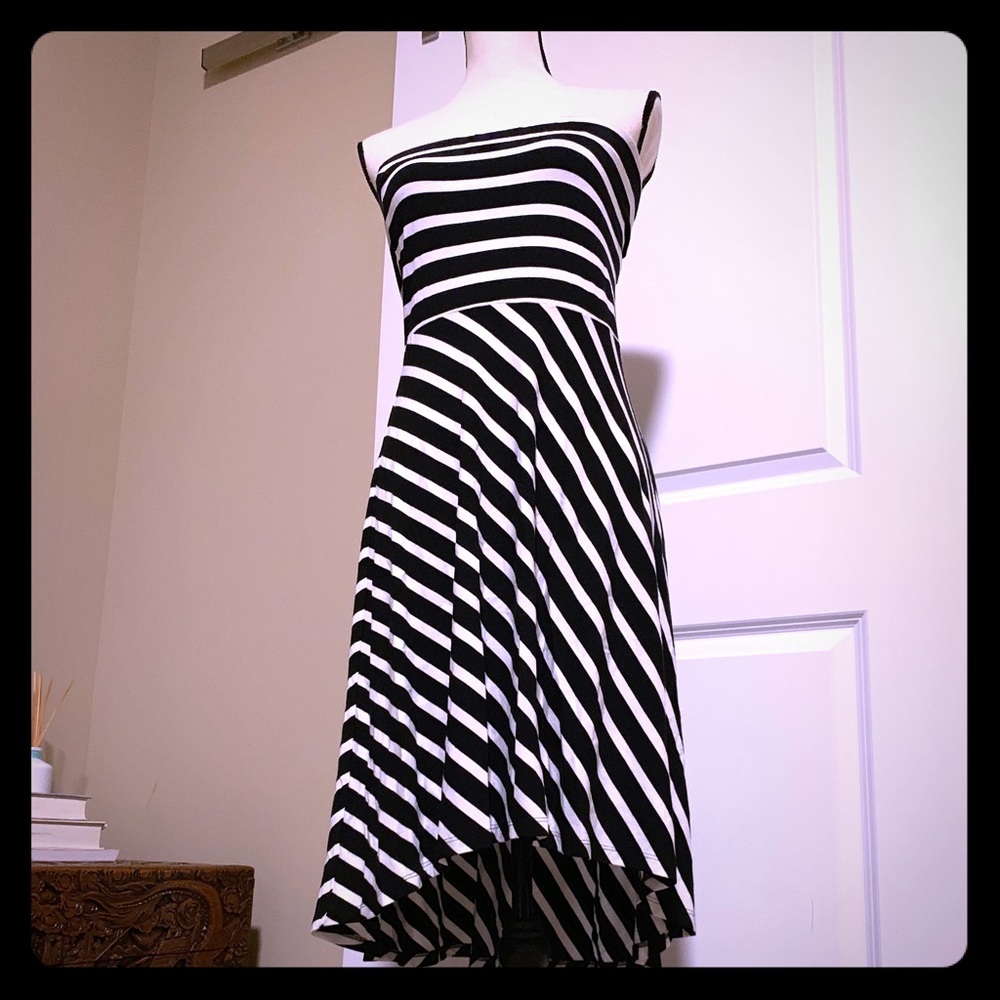 🌺SALE🌺 Super flirty Loft halter dress